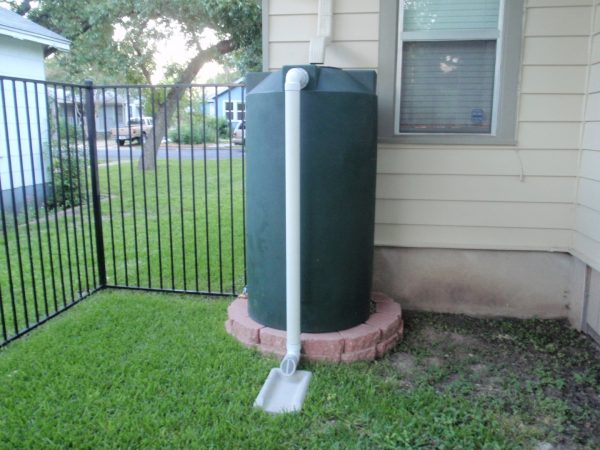 Polyethylne rainwater harvesting tank installation